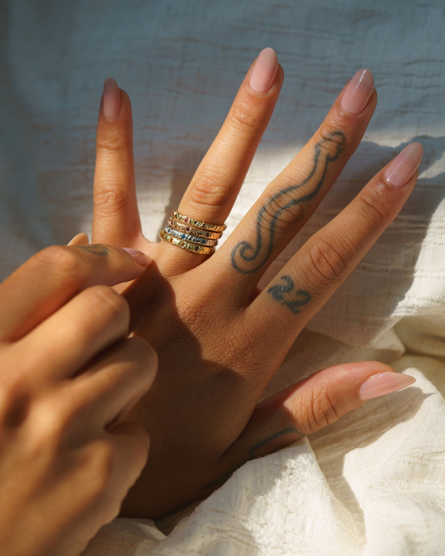 Citrus Sapphire Willow Band (Ready to Ship: Yellow Gold, Size 6)