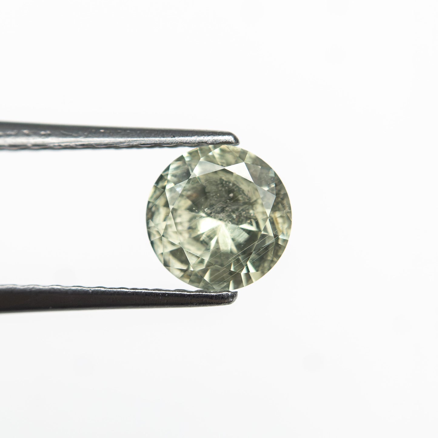 0.73ct 5.56x5.53x3.28mm Round Brilliant Sapphire 26134-18
