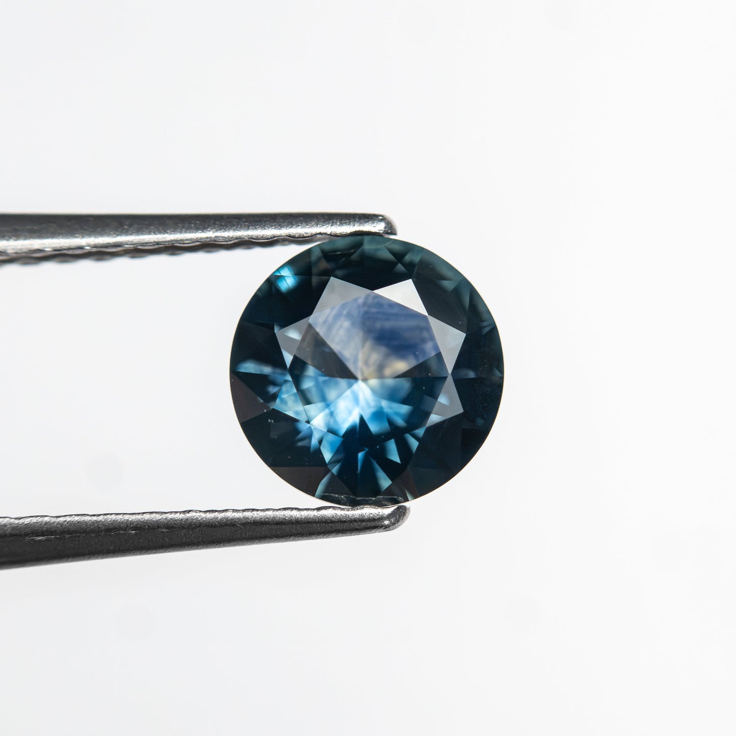 0.94ct 6.16x6.14x3.31mm Round Brilliant Sapphire 26526-17