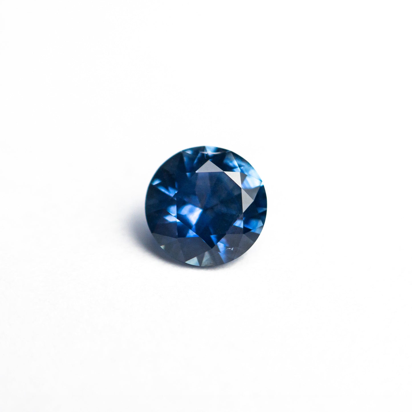 0.82ct 5.62x5.59x3.47mm Round Brilliant Sapphire 26532-07