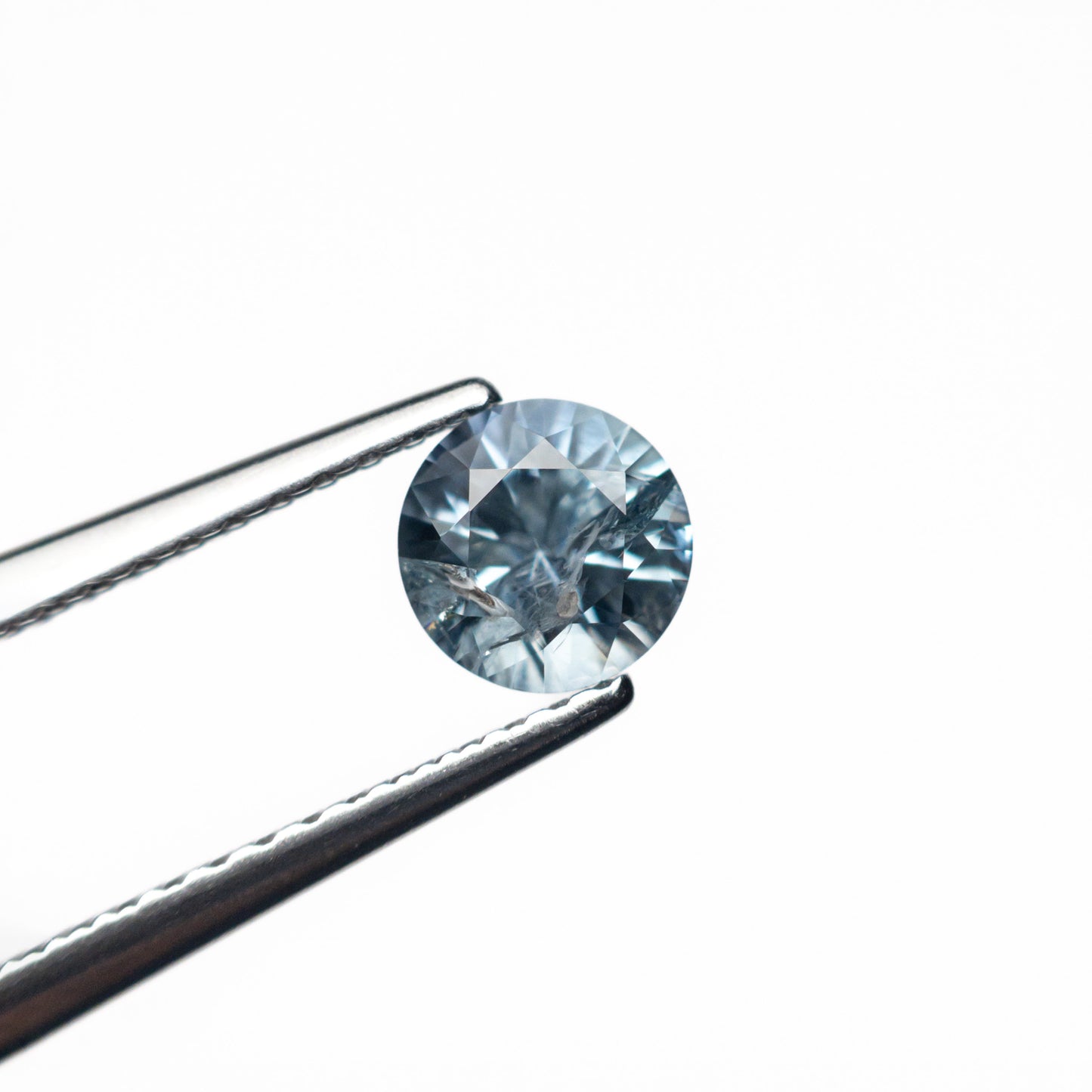 0.61ct 5.12x5.10x3.37mm Round Brilliant Sapphire 26556-20