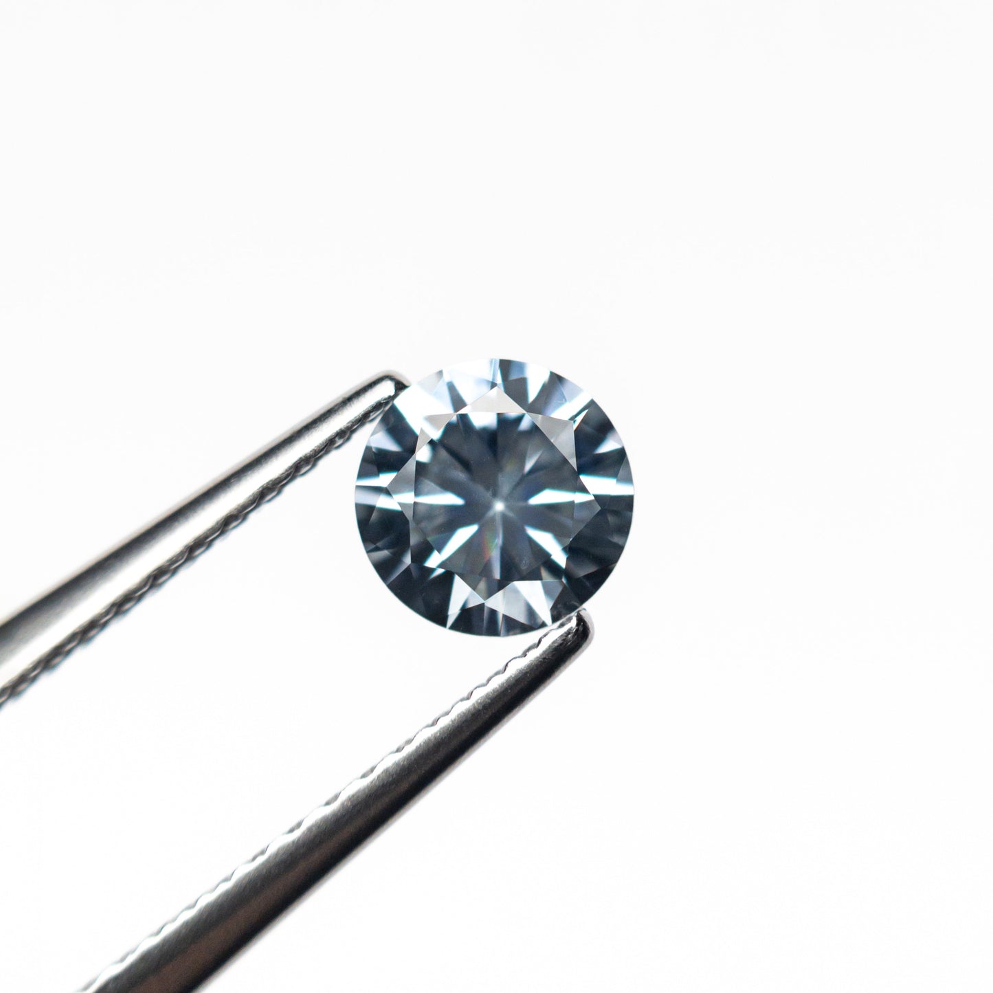 0.69ct 5.33x5.31x3.40mm Round Brilliant Sapphire 26766-12