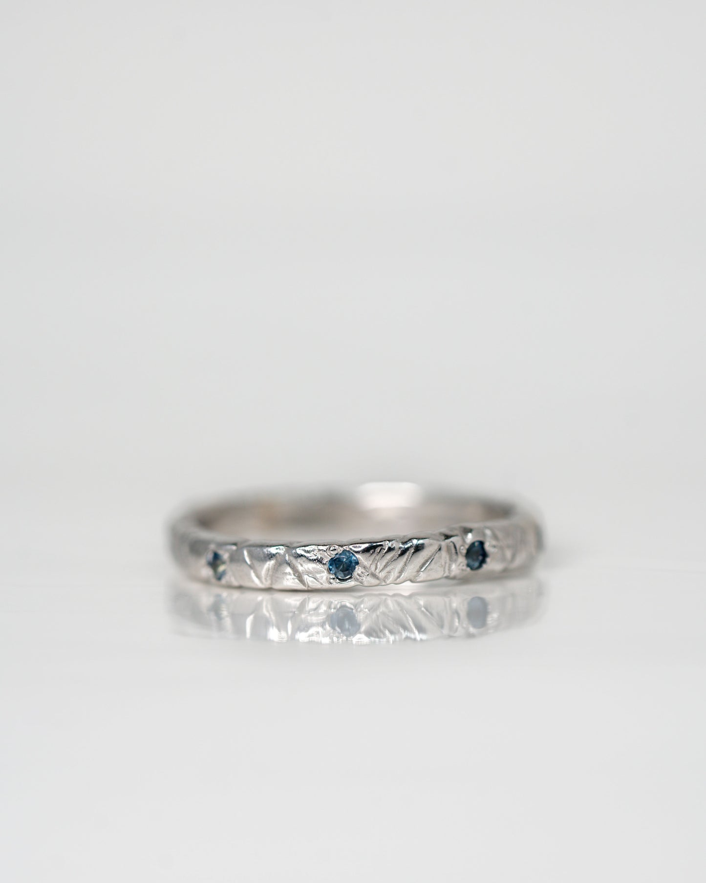 Blue Sapphire Willow Band set in 14k white gold