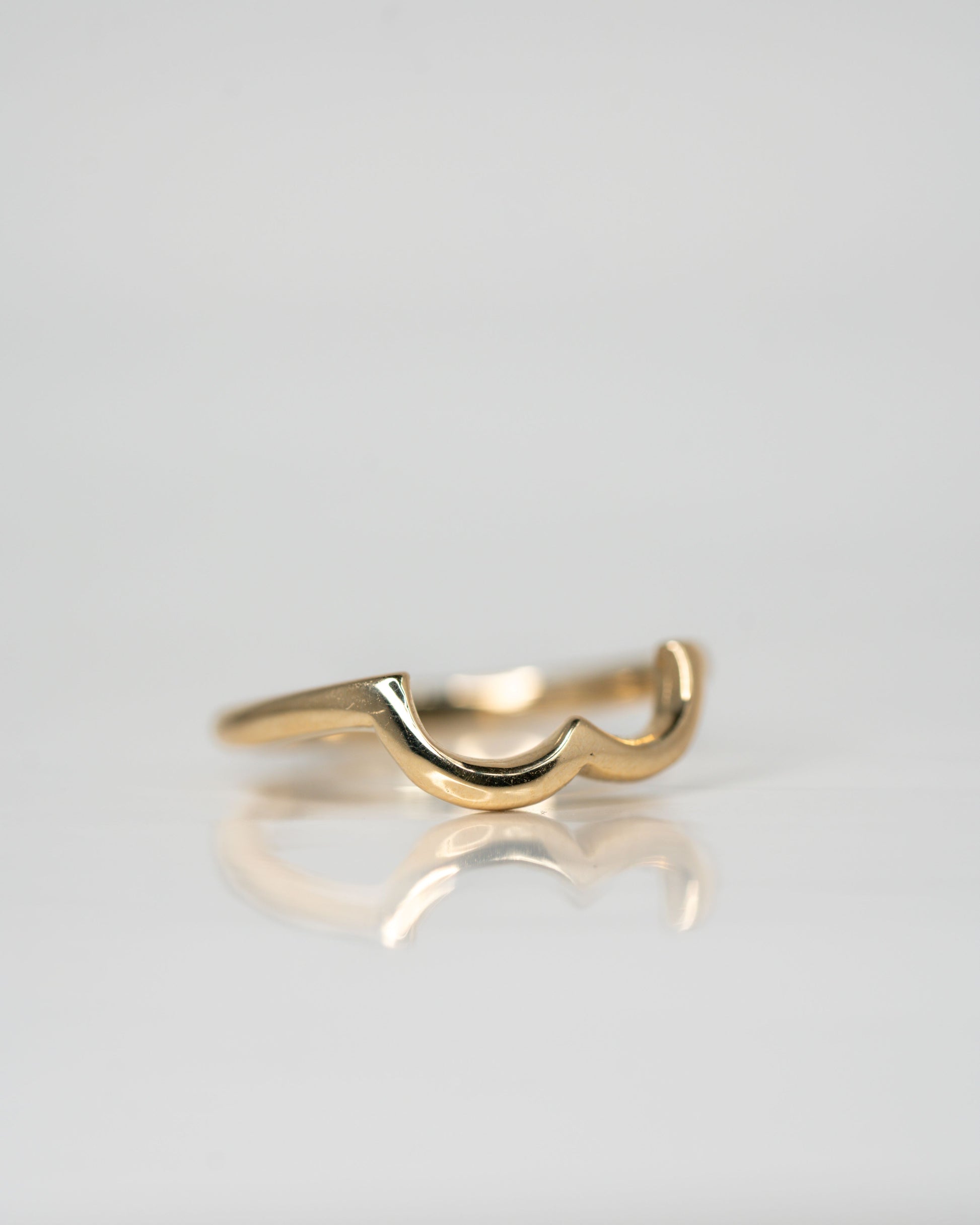 Side view of Bra Band in 14k yellow gold