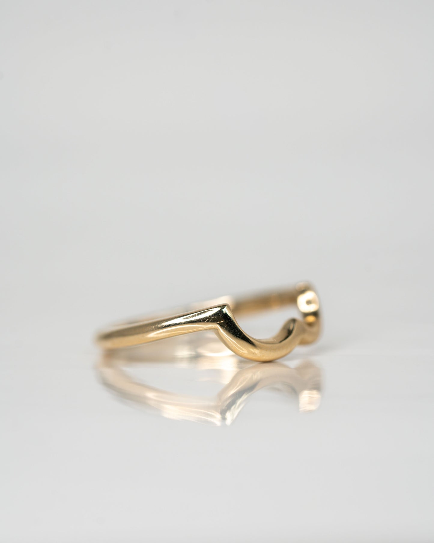 Side view of Bra Band in 14k yellow gold