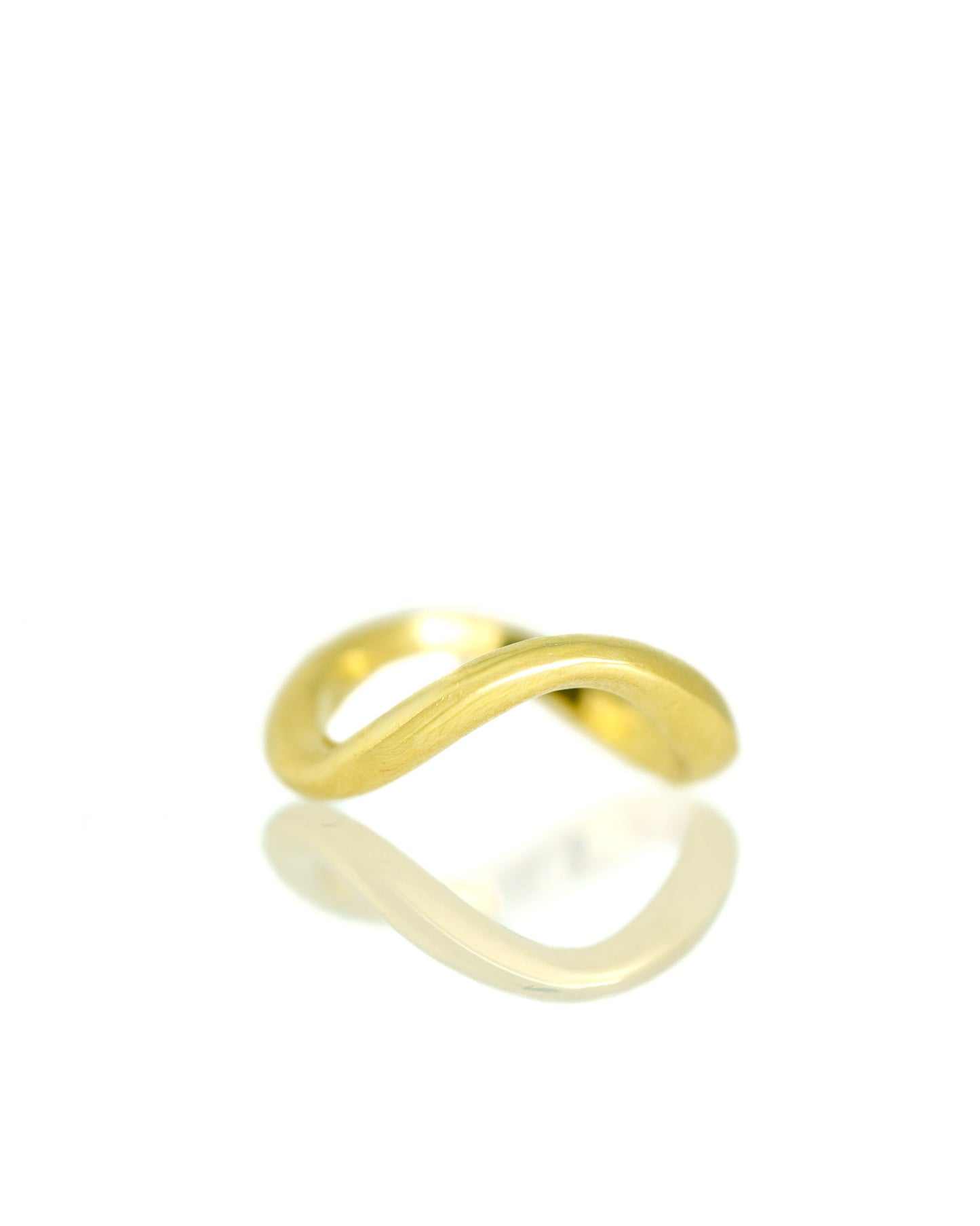 Hand carved and curved Cantafel Band in 14k yellow gold