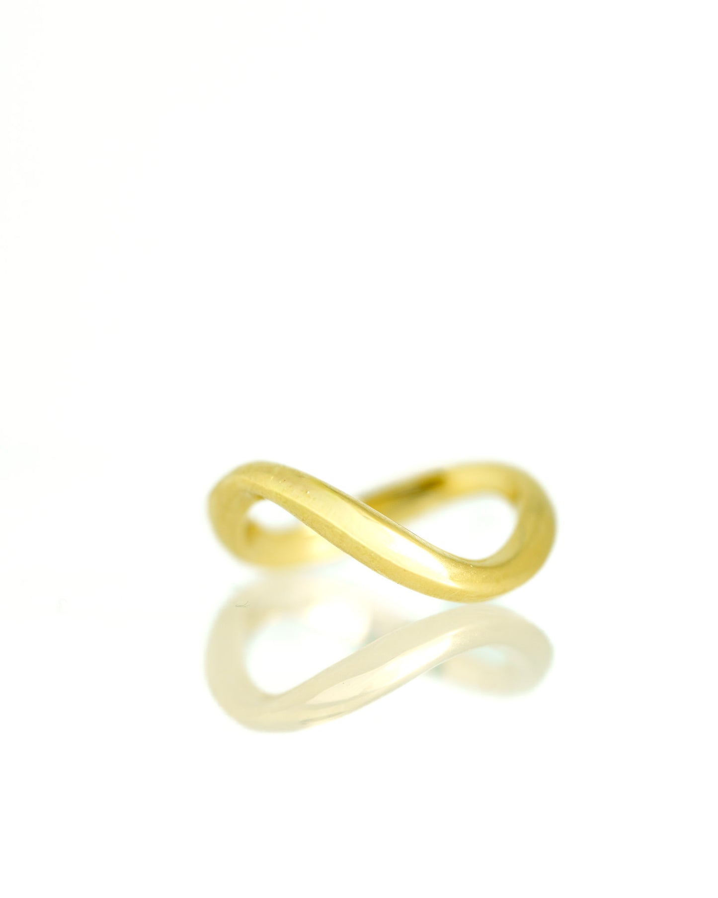 Hand carved and curved Cantafel Band in 14k yellow gold