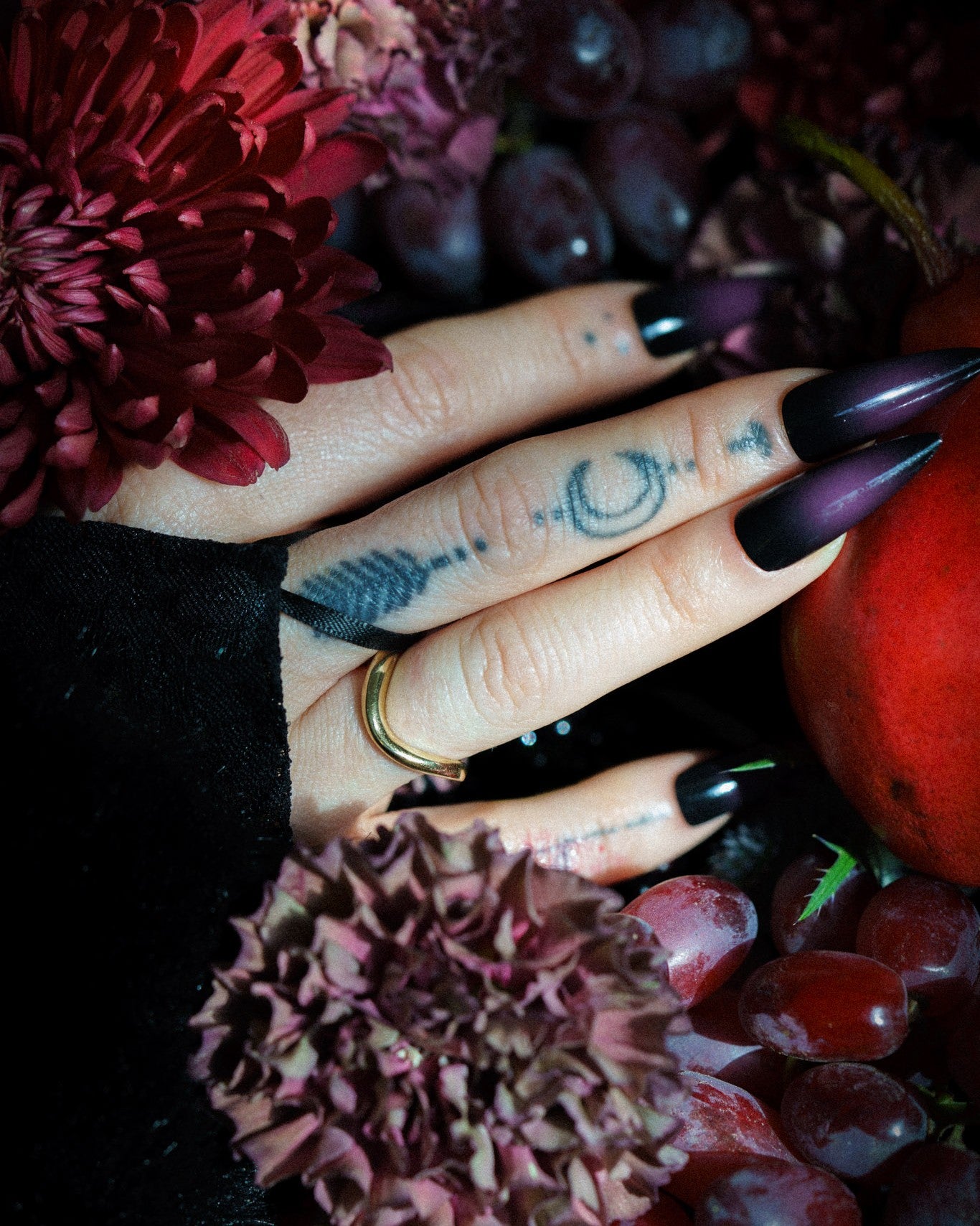 Hand carved and curved Cantafel Band in 14k yellow gold