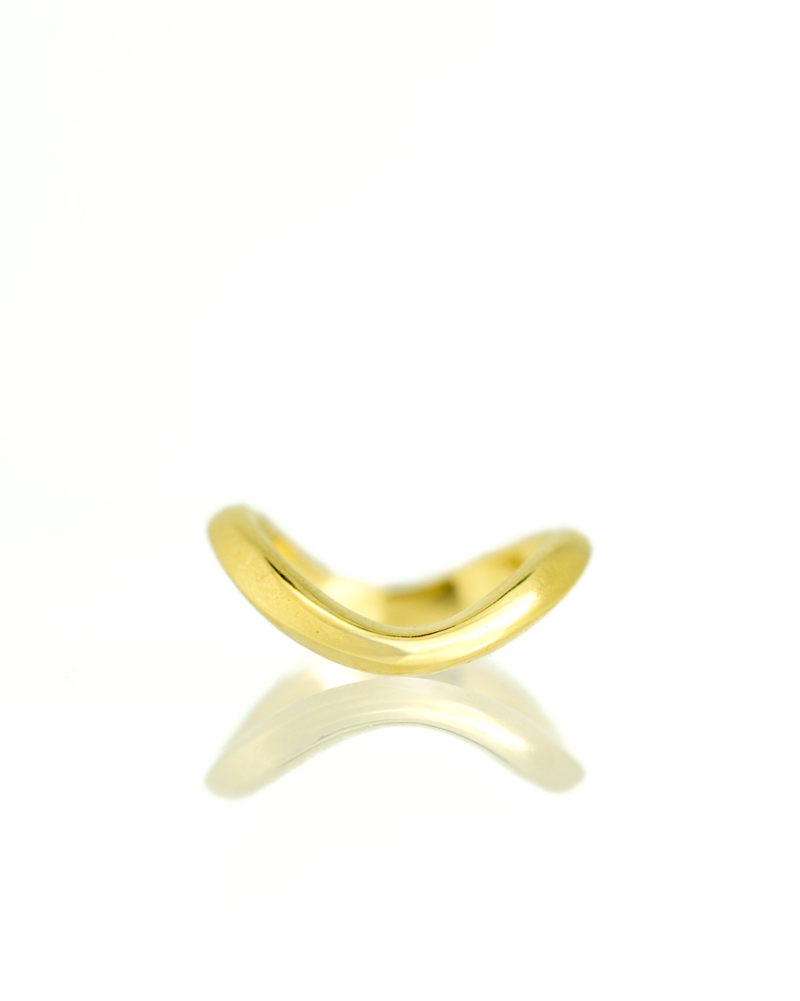 Hand carved and curved Cantafel Band in 14k yellow gold