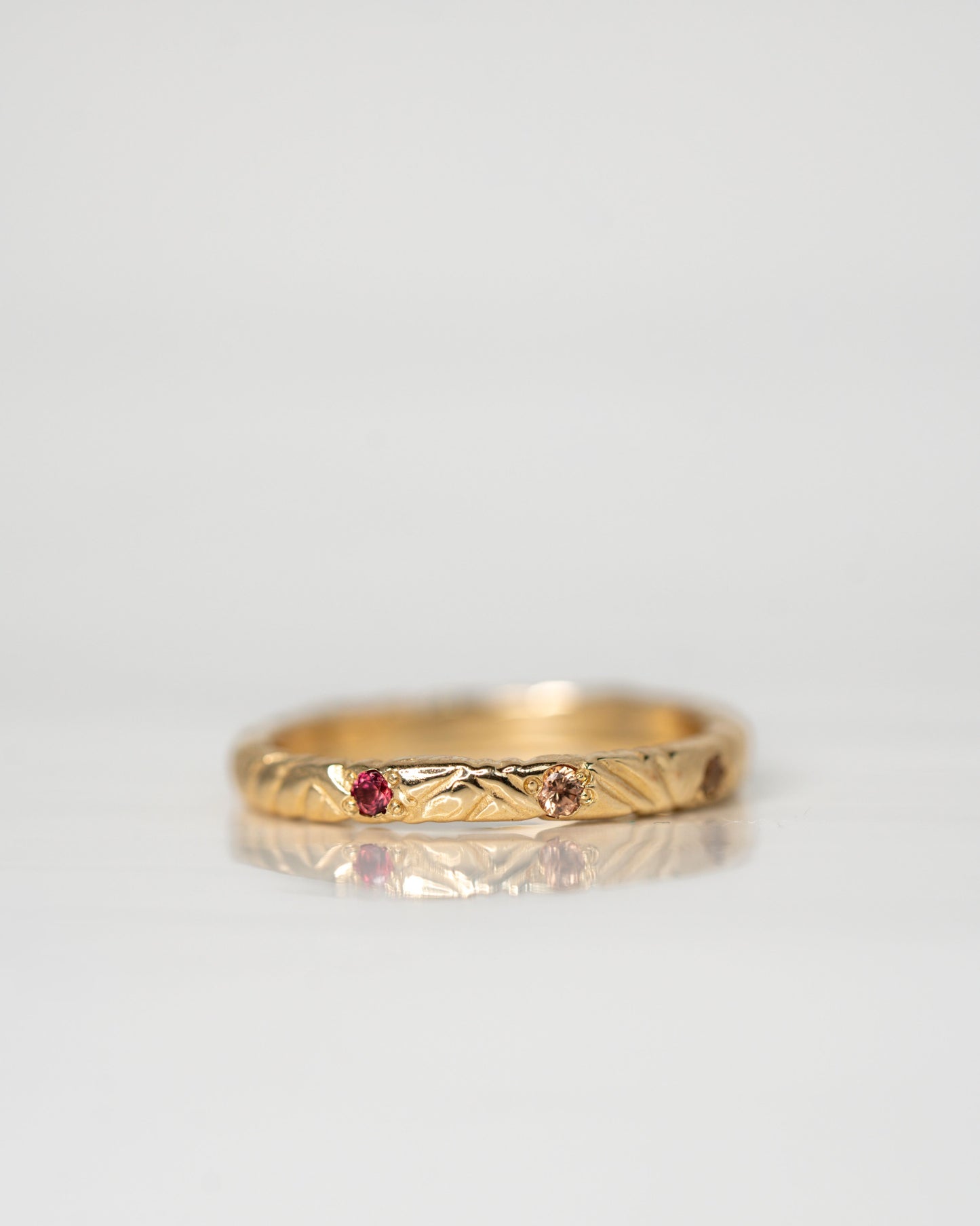 Citrus Sapphire Willow Band: Yellow Gold / Size 6