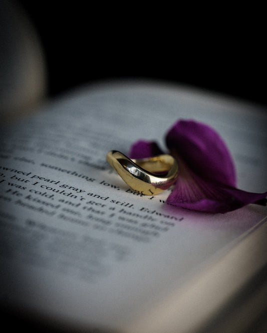 Hand carved and curved Cor Band in 14k yellow gold