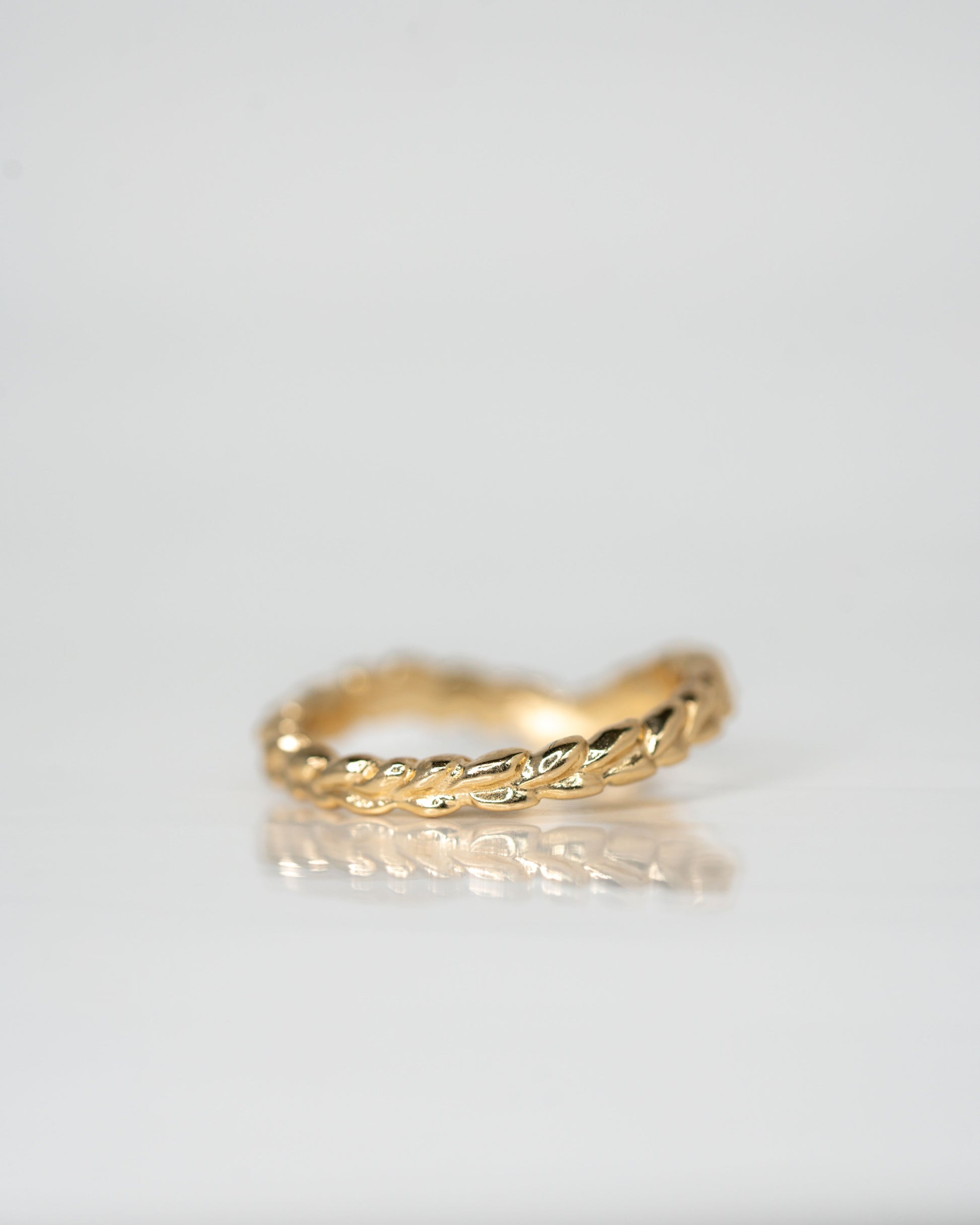 Back view of Ginevra Band in 14k yellow gold