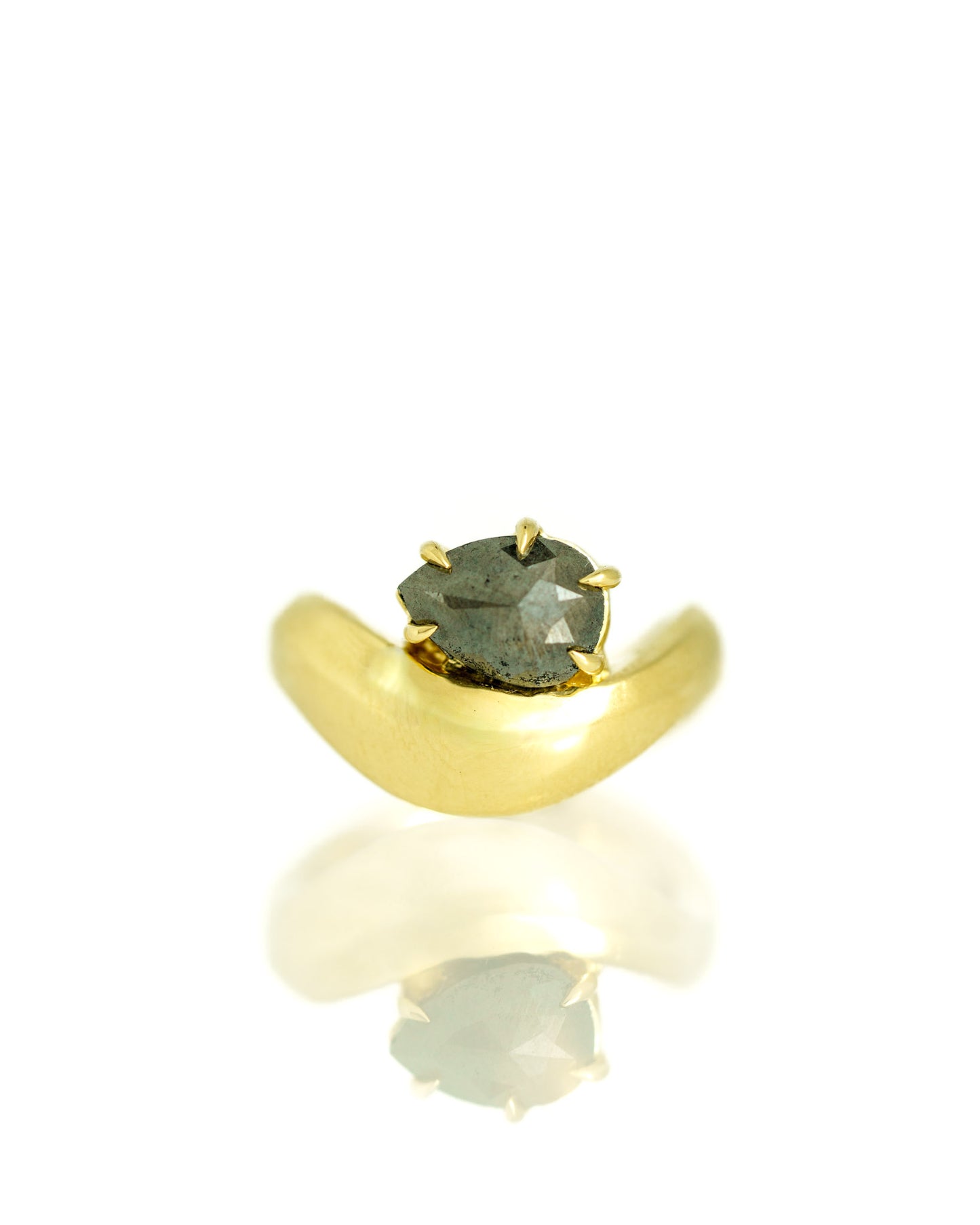 Maevyth Solitaire with pear salt & pepper diamond