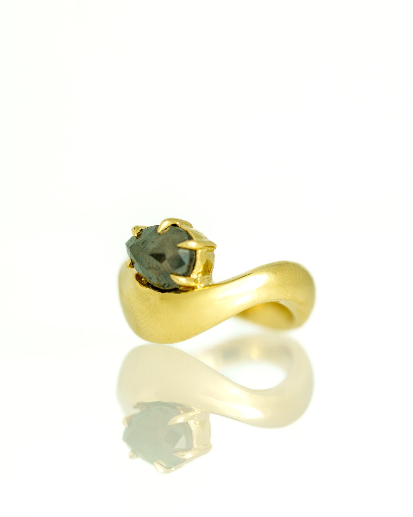 Maevyth Solitaire with pear salt & pepper diamond