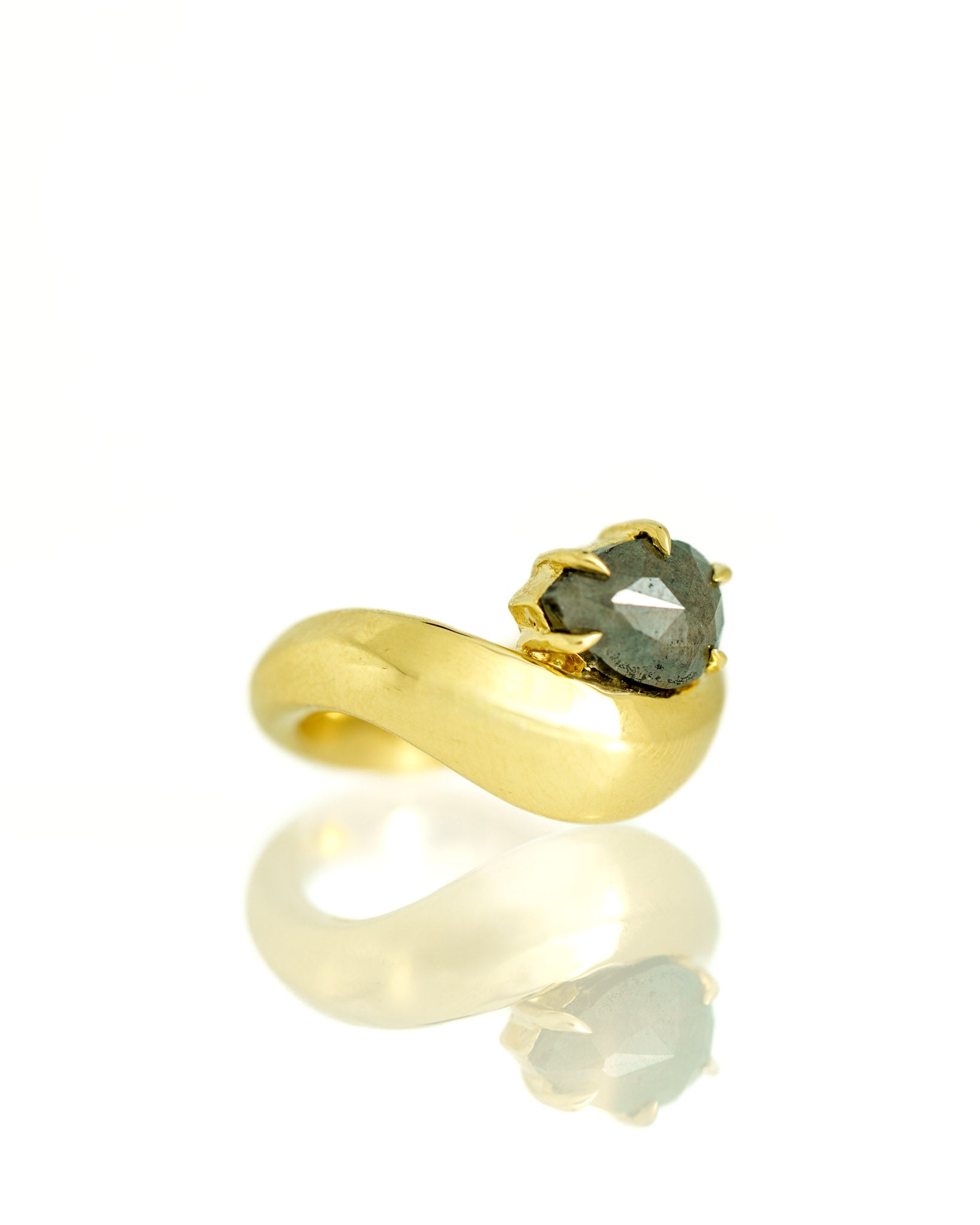 Maevyth Solitaire with pear salt & pepper diamond
