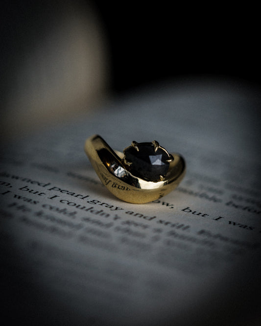 Maevyth Solitaire with pear salt & pepper diamond