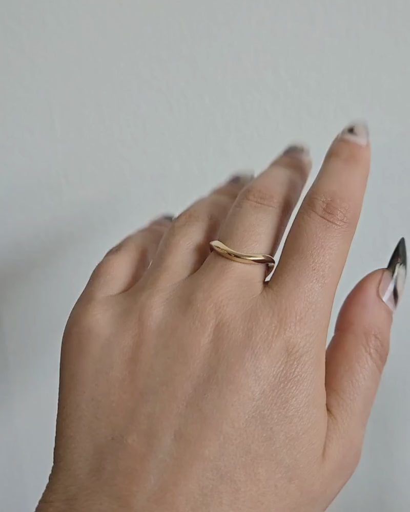 Hand carved and curved Cantafel Band in 14k yellow gold